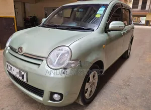 Toyota Sienta 2010