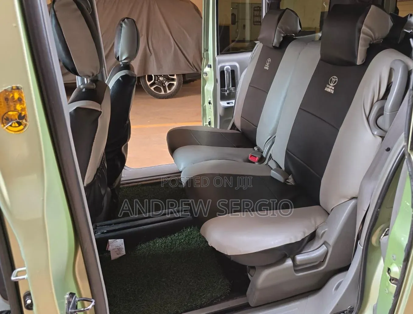 Toyota Sienta 2010