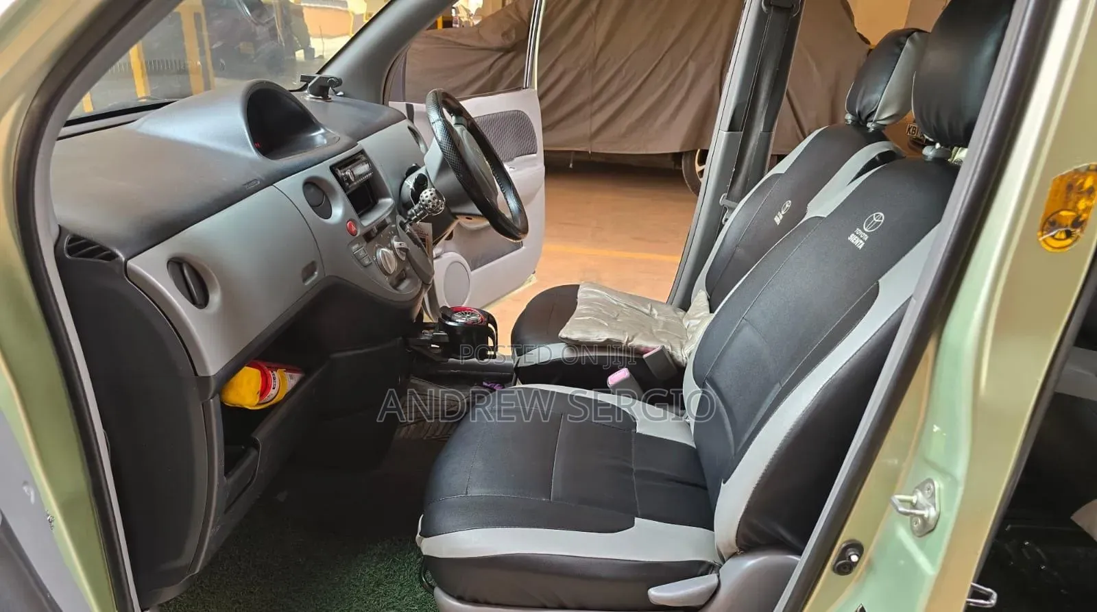 Toyota Sienta 2010