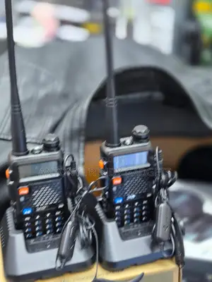 Baofeng UV5R Handheld Two Way Radio With Earpiece