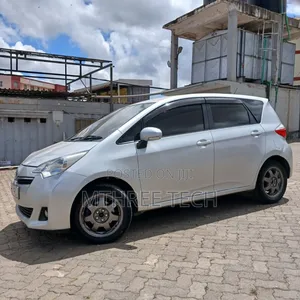Toyota Ractis 1.5 FWD 2011 Silver