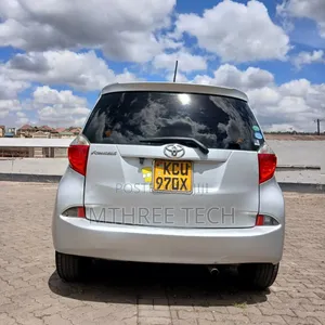 Toyota Ractis 1.5 FWD 2011 Silver