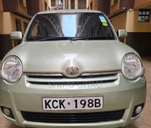 Toyota Sienta 2009 Green