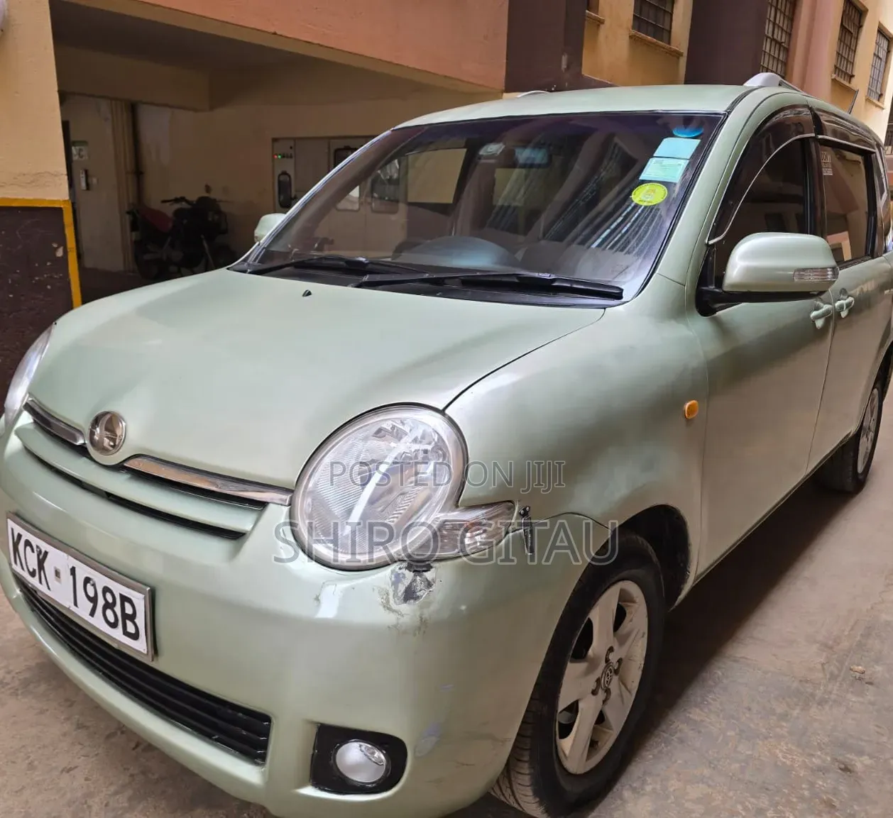 Toyota Sienta 2009 Green