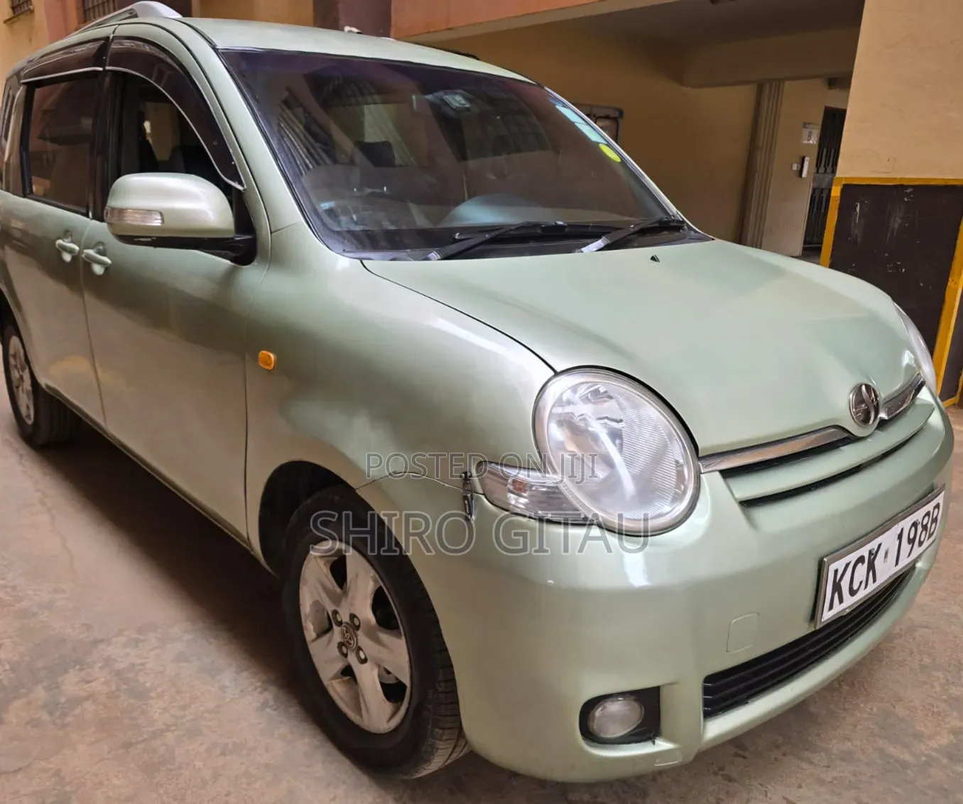 Toyota Sienta 2009 Green
