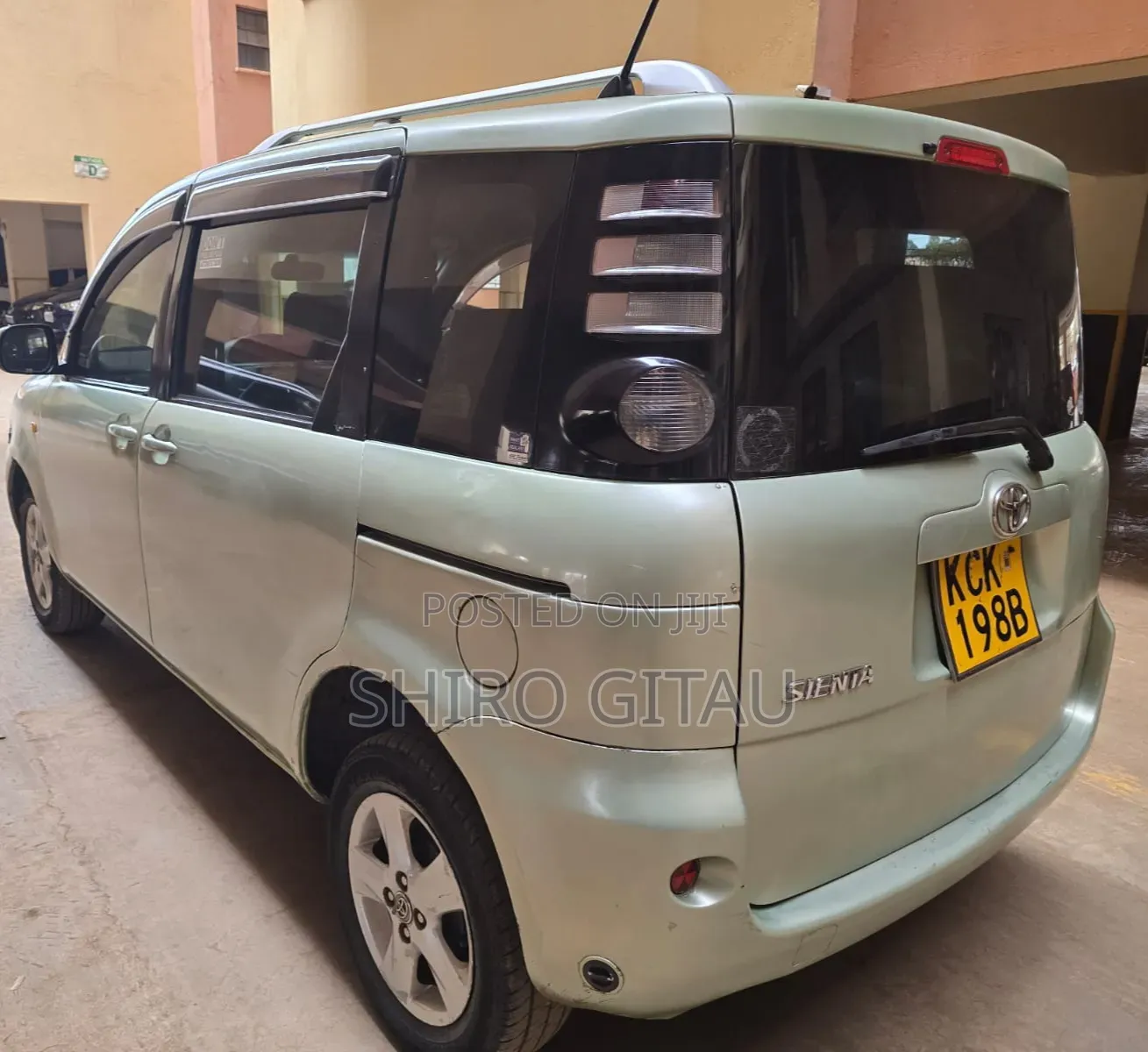 Toyota Sienta 2009 Green
