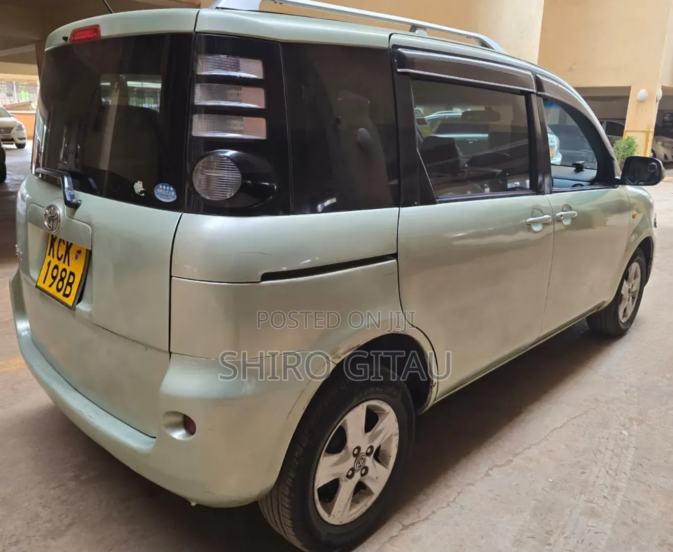 Toyota Sienta 2009 Green