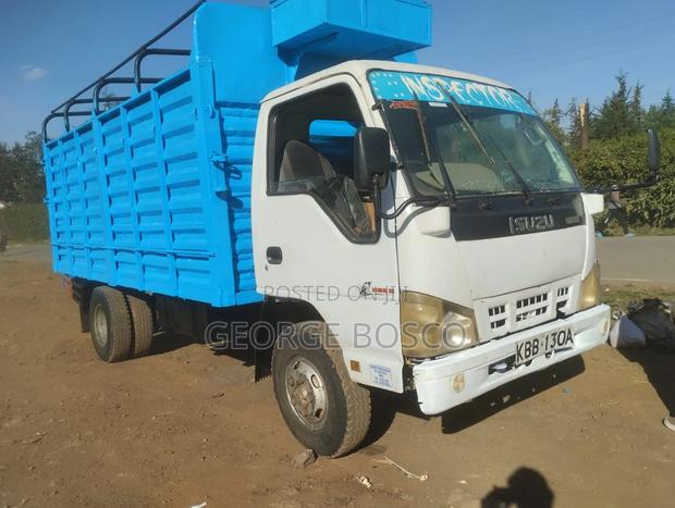 Isuzu NKR 4.3 2001 White - thumbnail 3