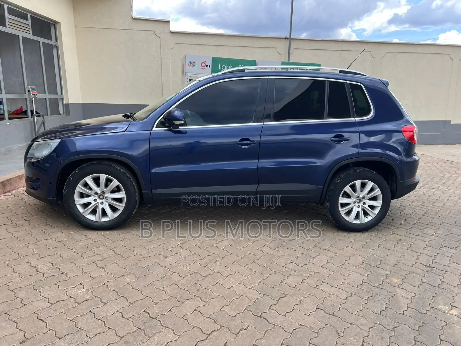 Volkswagen Tiguan 2011 Blue