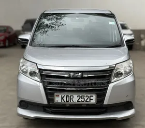 Toyota Noah 2017 Silver