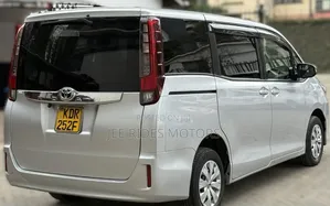 Toyota Noah 2017 Silver