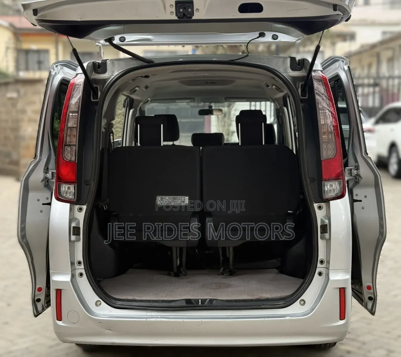 Toyota Noah 2017 Silver