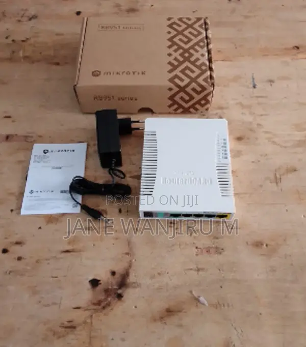 MikroTik RB951Ui-2HnD 5-Port Wireless Router