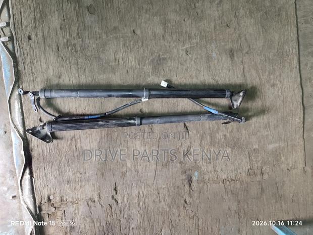 Toyota Harrier New Model Boot Shock (Electric) - main view