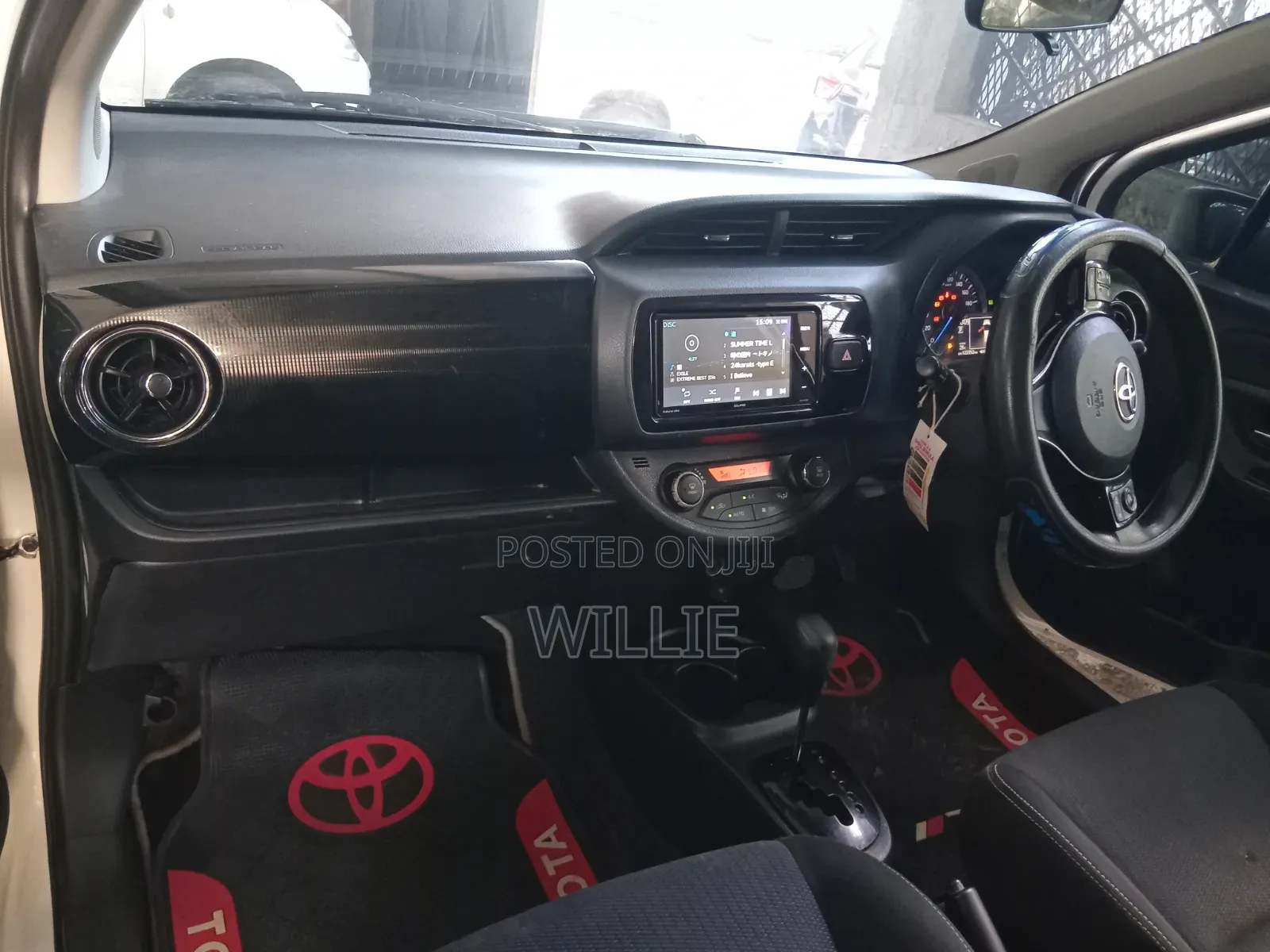 Toyota Vitz 2017 White