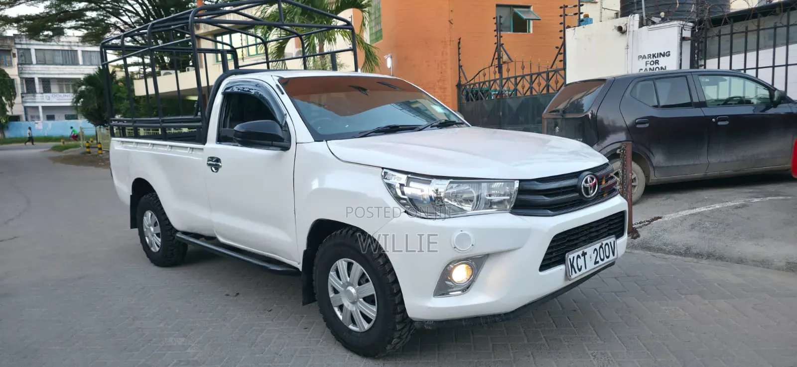 Toyota Hilux 2011 White