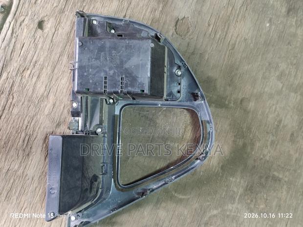 Toyota Wish 2005 Console - main view