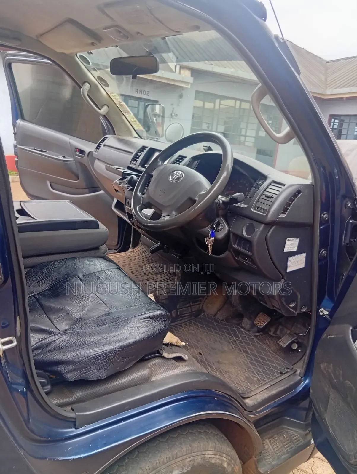 Toyota HiAce 2015 Blue