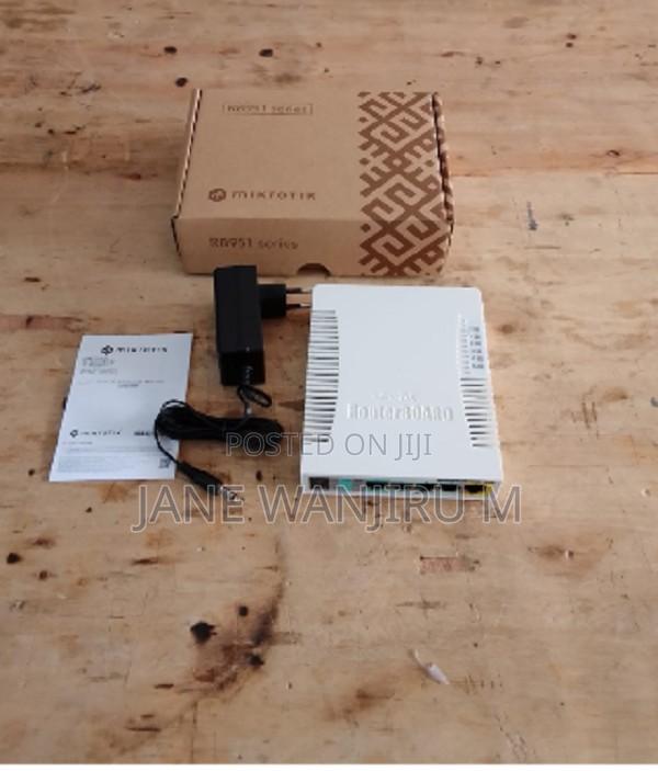 MikroTik RB951Ui-2HnD Professional Network Router