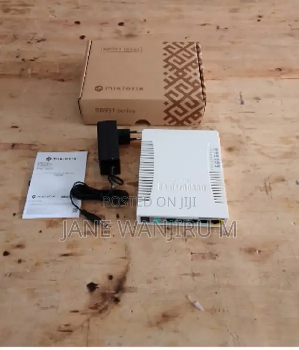 MikroTik RB951Ui-2HnD Professional Network Router