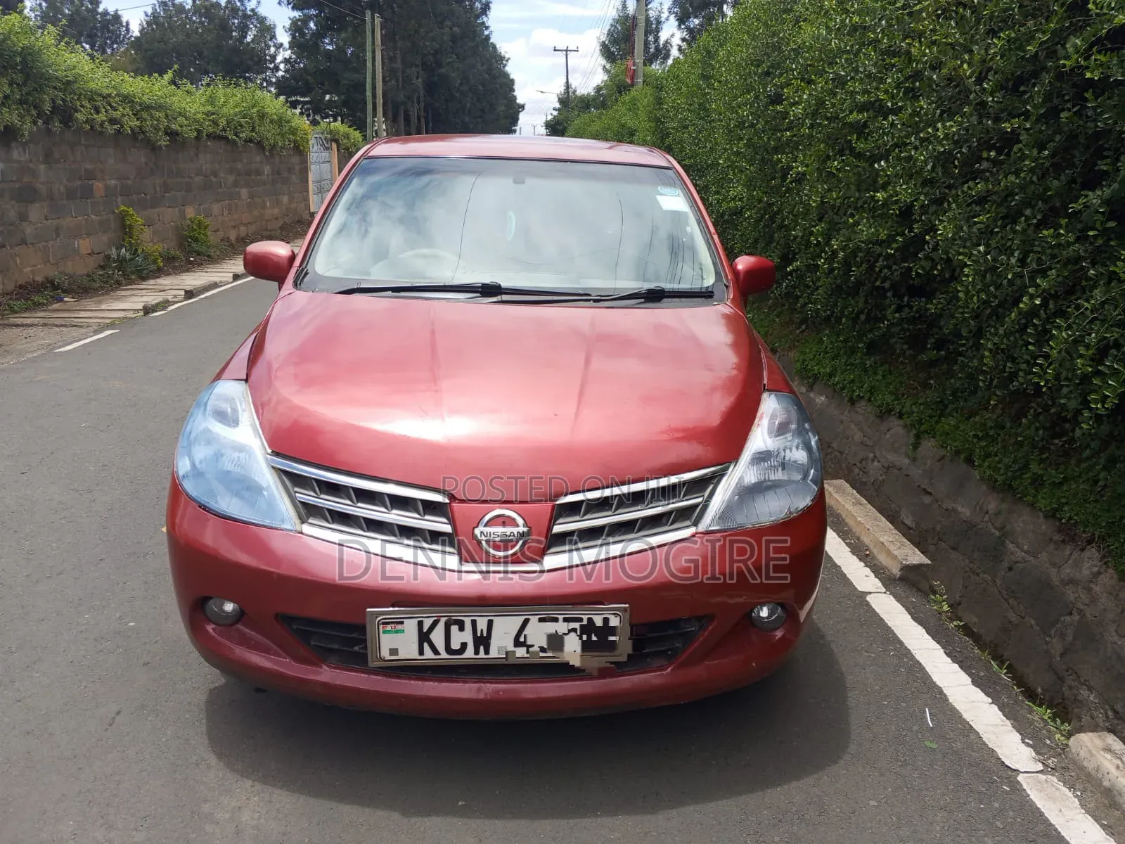 Nissan Tiida 2012 Maroon