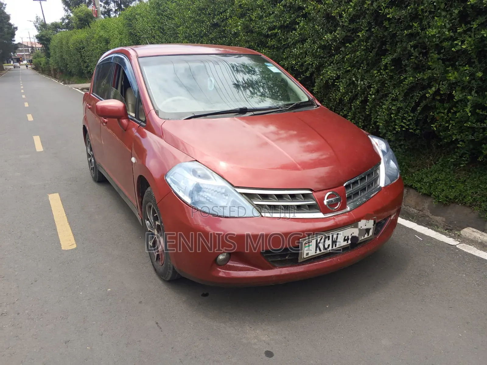 Nissan Tiida 2012 Maroon