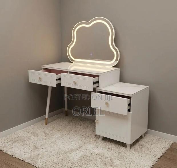 Dressing Table : White Modern Dresser With Light - thumbnail 2