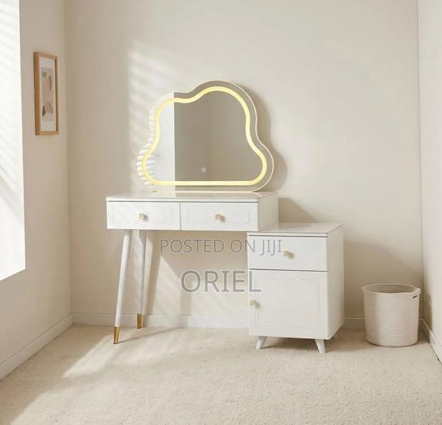 Dressing Table : White Modern Dresser With Light - thumbnail 3
