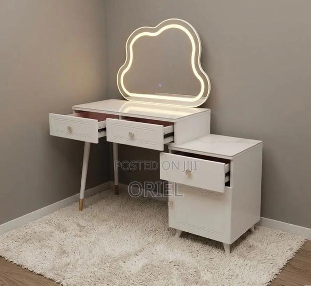 Dressing Table : White Modern Dresser With Light - thumbnail 4