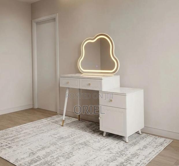 Dressing Table : White Modern Dresser With Light - thumbnail 5