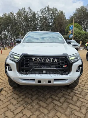 Toyota Hilux 2024 White