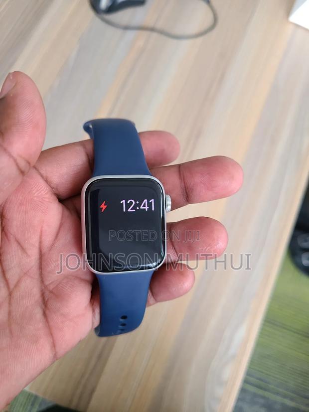 Apple Watch SE 2 - thumbnail 2