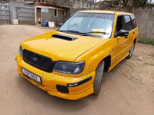 Subaru Forester 2.0 S 2000 Yellow