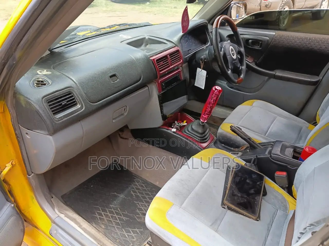 Subaru Forester 2.0 S 2000 Yellow