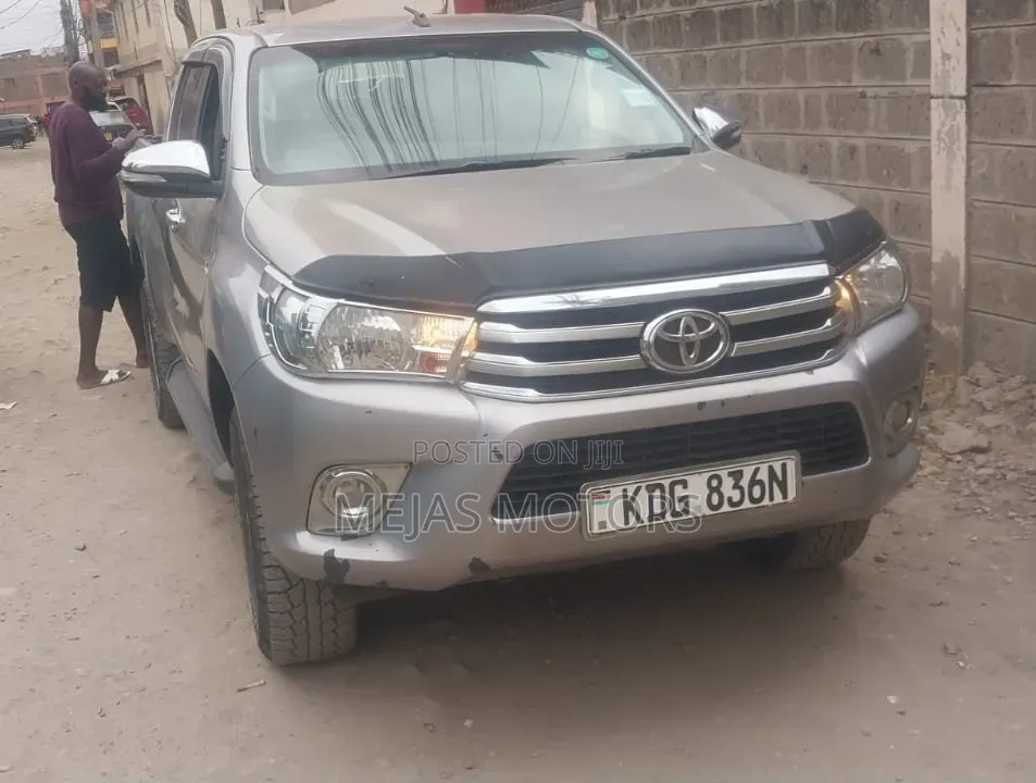 Toyota Hilux 2016 Gray