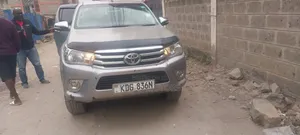 Toyota Hilux 2016 Gray