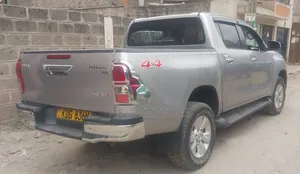 Toyota Hilux 2016 Gray