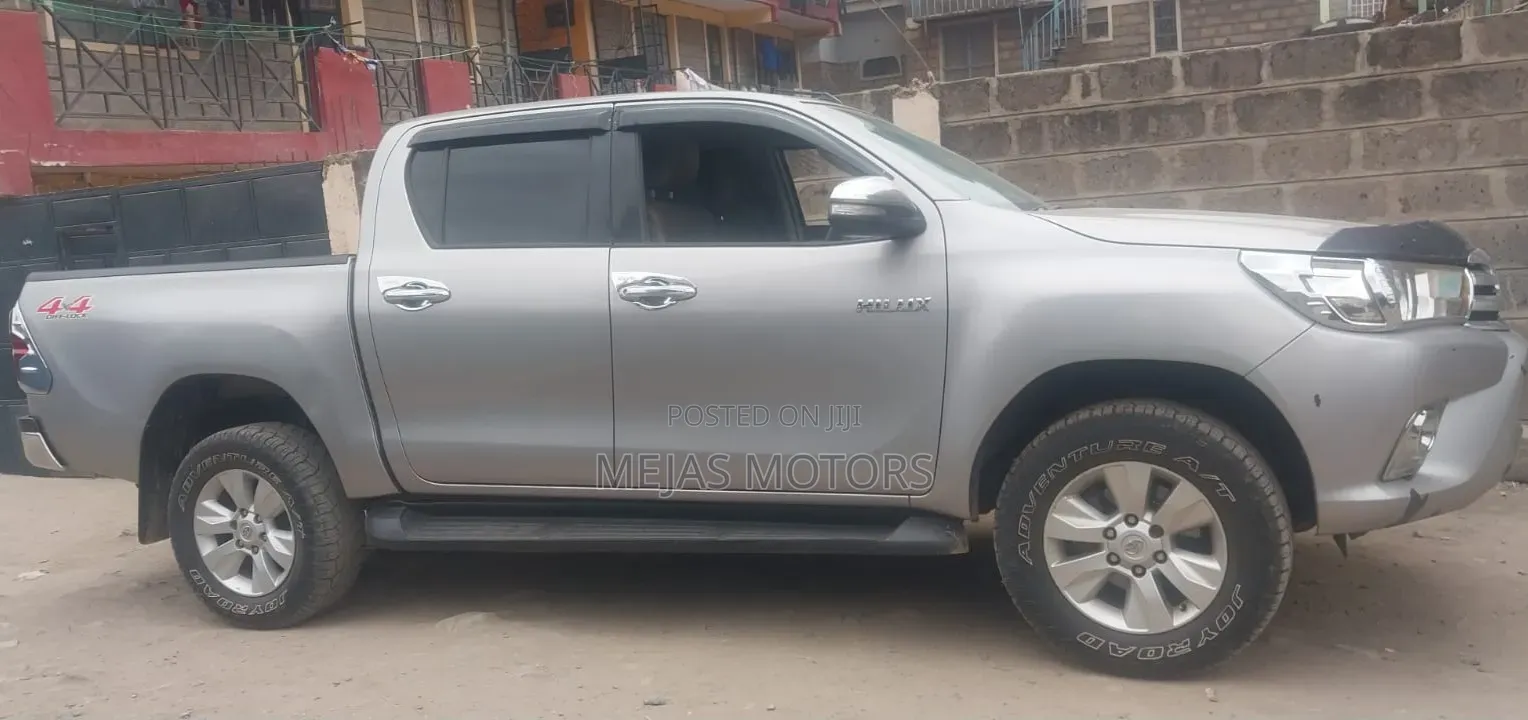 Toyota Hilux 2016 Gray