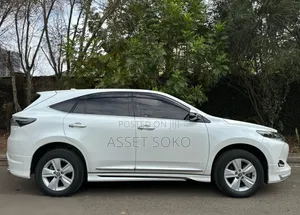 Toyota Harrier 2.0 2017 White