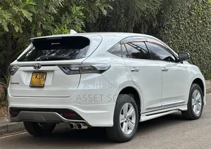 Toyota Harrier 2.0 2017 White