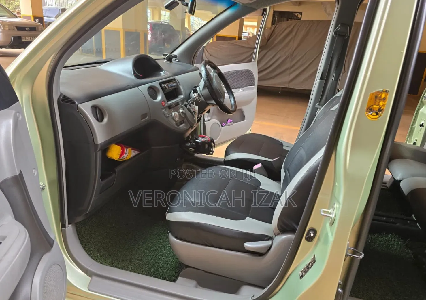 Toyota Sienta 2009 Green