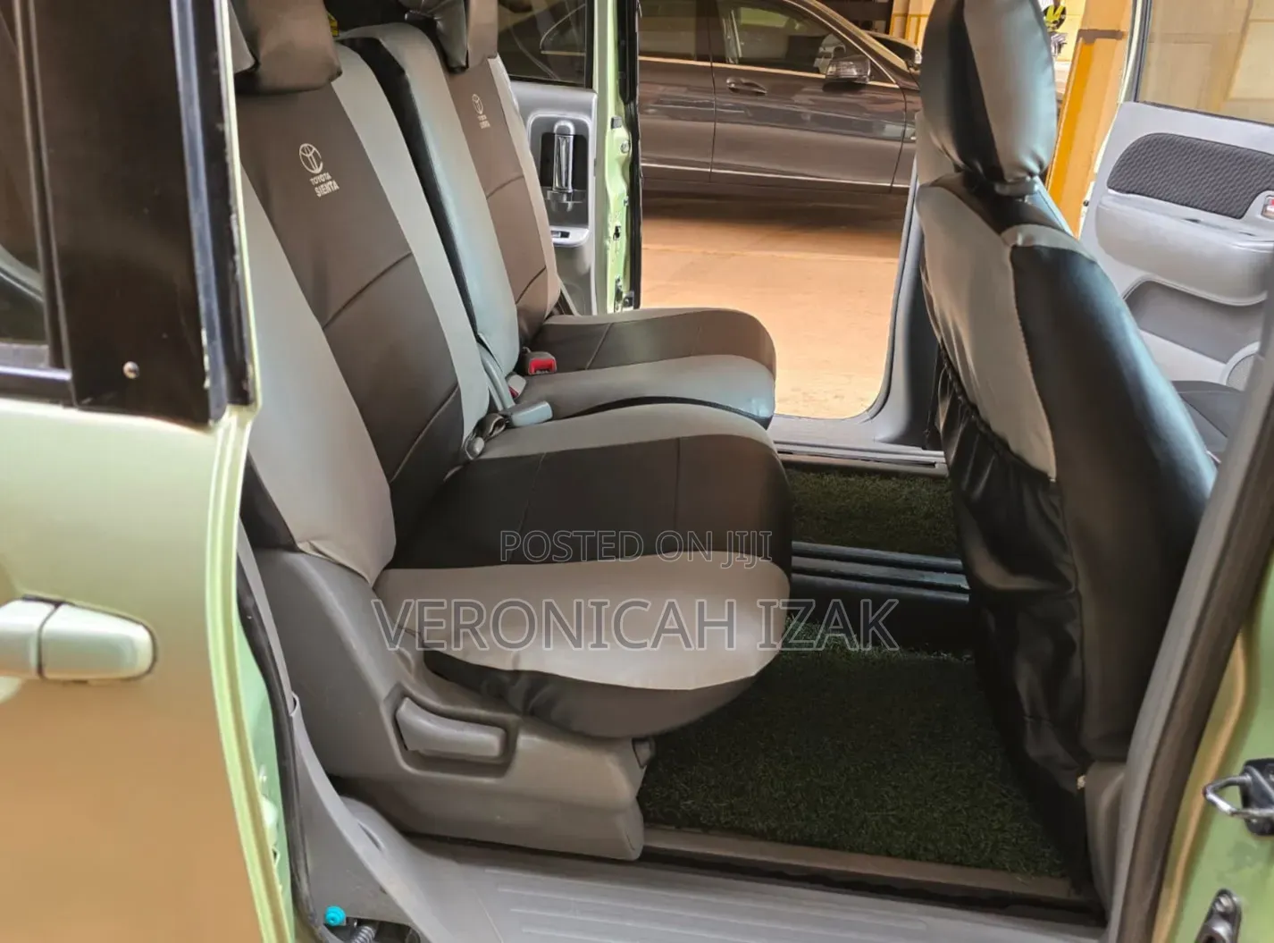 Toyota Sienta 2009 Green