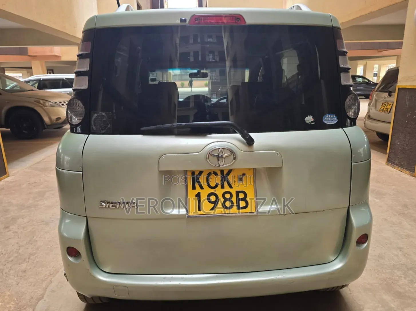 Toyota Sienta 2009 Green