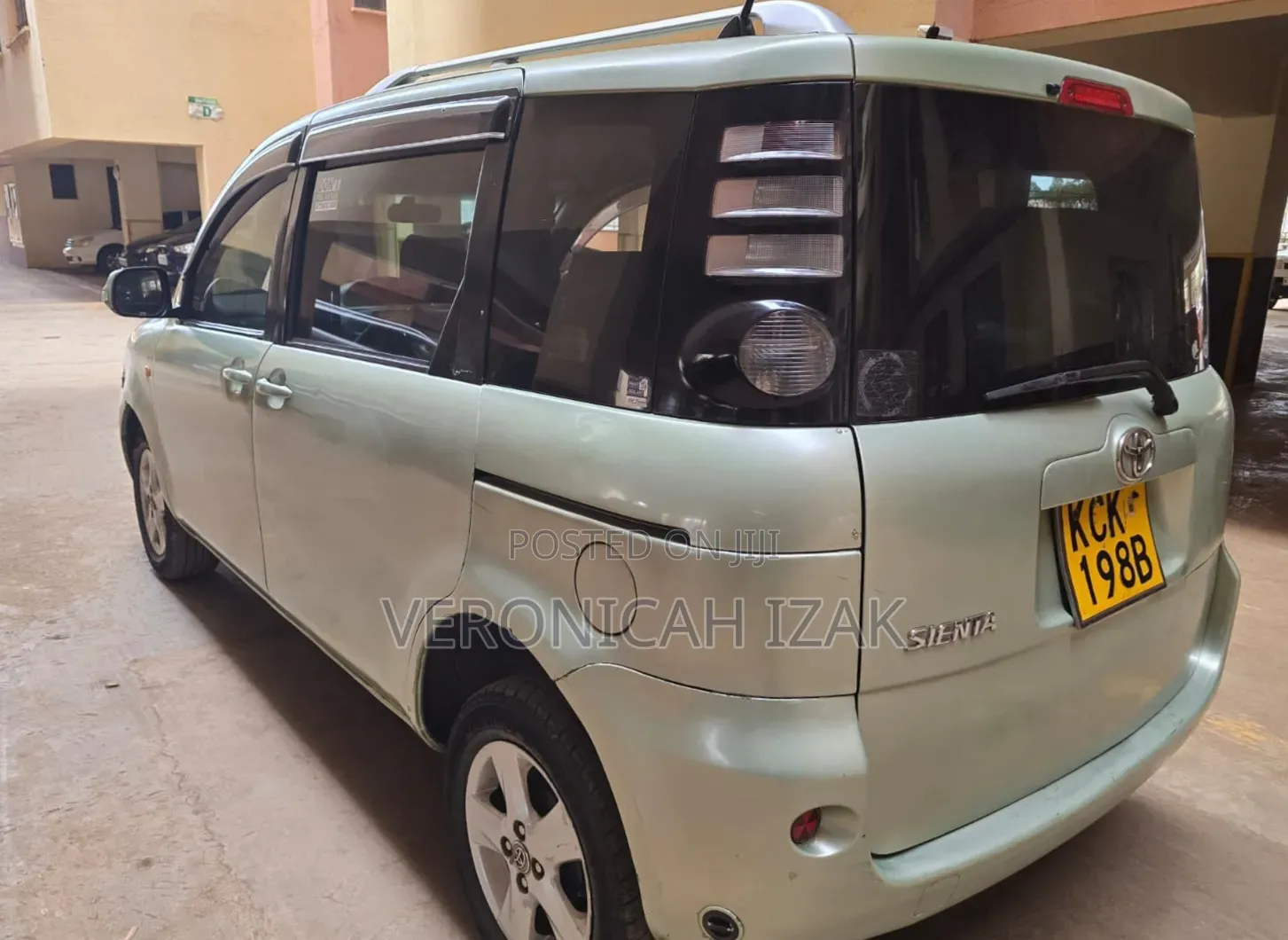 Toyota Sienta 2009 Green