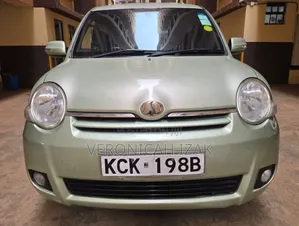 Toyota Sienta 2009 Green