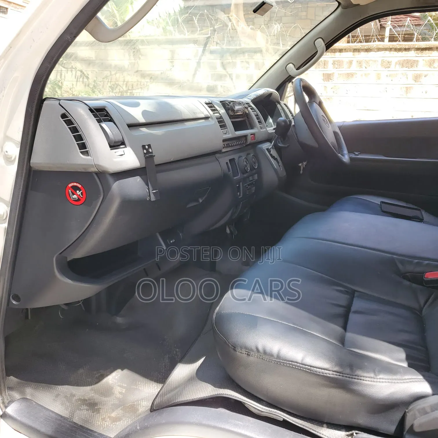 Toyota HiAce 2016 Black