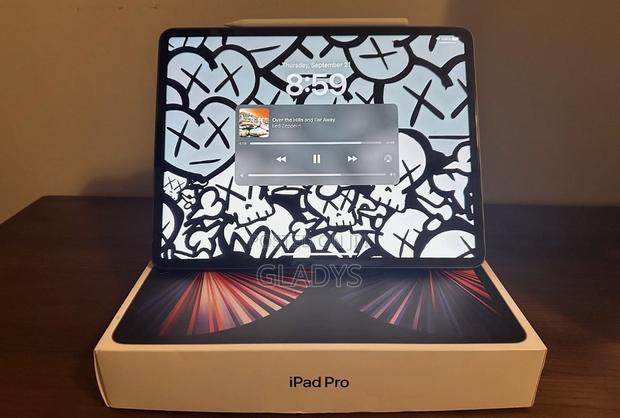 Apple iPad Pro 12.9 (2021) 1 TB Silver - main view