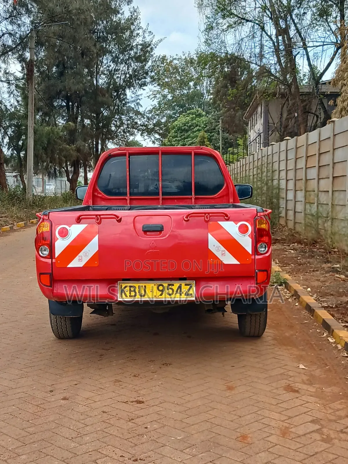 Mitsubishi L200 2012 Red