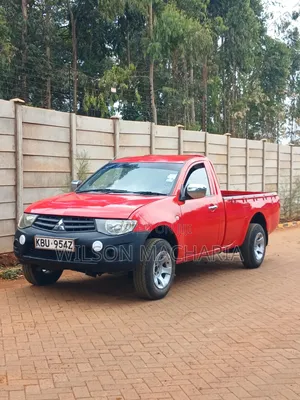 Mitsubishi L200 2012 Red