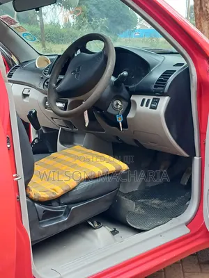 Mitsubishi L200 2012 Red